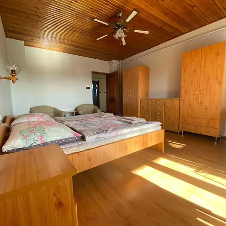 Apartamento Three-bedroom In I